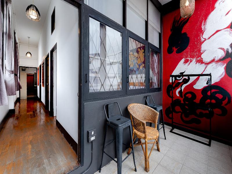 Ashi Poshtel By Zuzu image