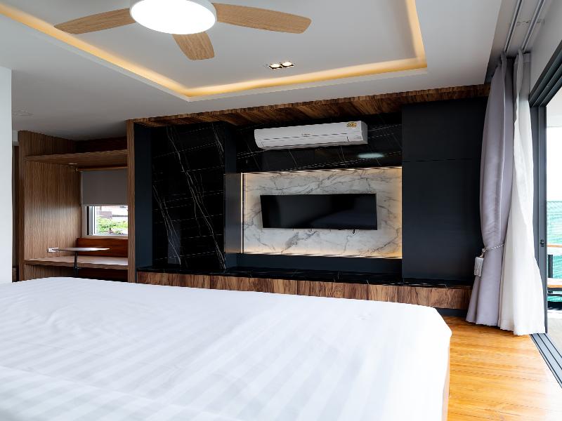 Ashi Poshtel By Zuzu image