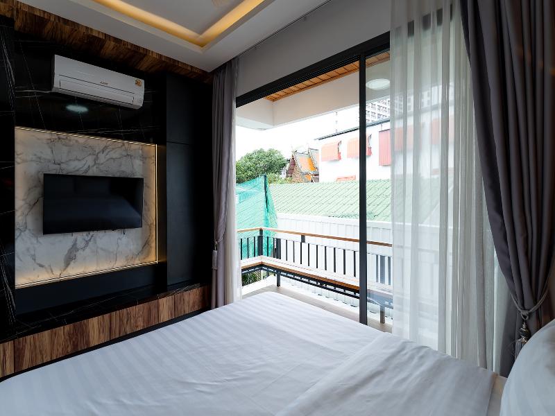 Ashi Poshtel By Zuzu image