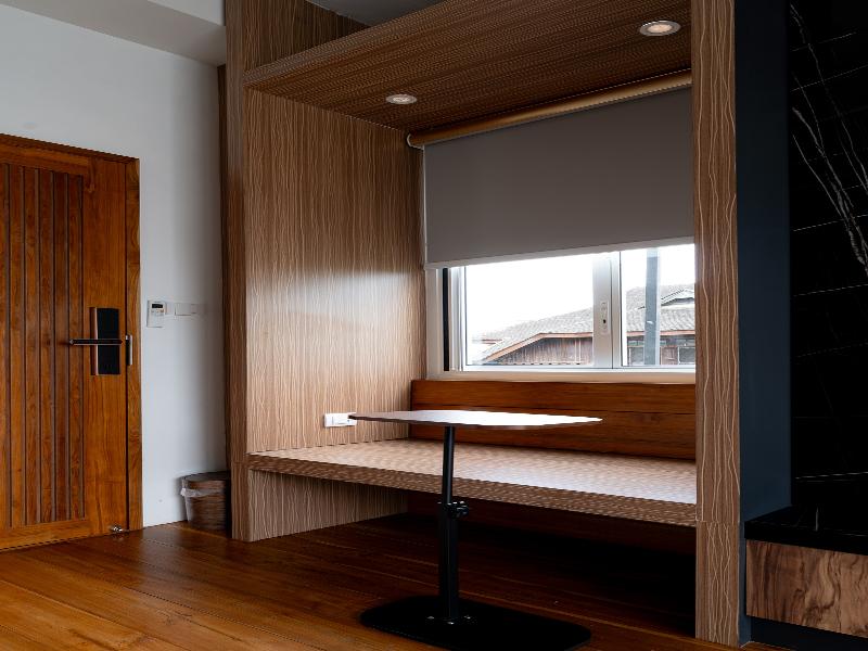 Ashi Poshtel By Zuzu image
