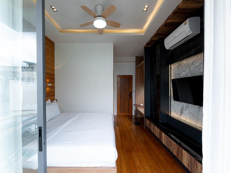 Ashi Poshtel By Zuzu image