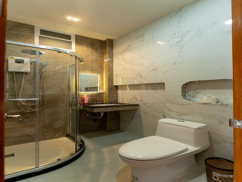Ashi Poshtel By Zuzu image