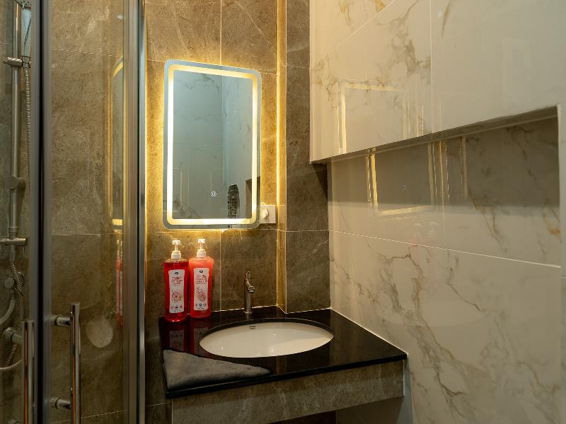 Ashi Poshtel By Zuzu image