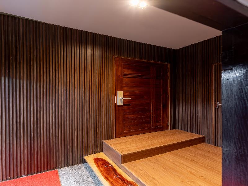 Ashi Poshtel By Zuzu image
