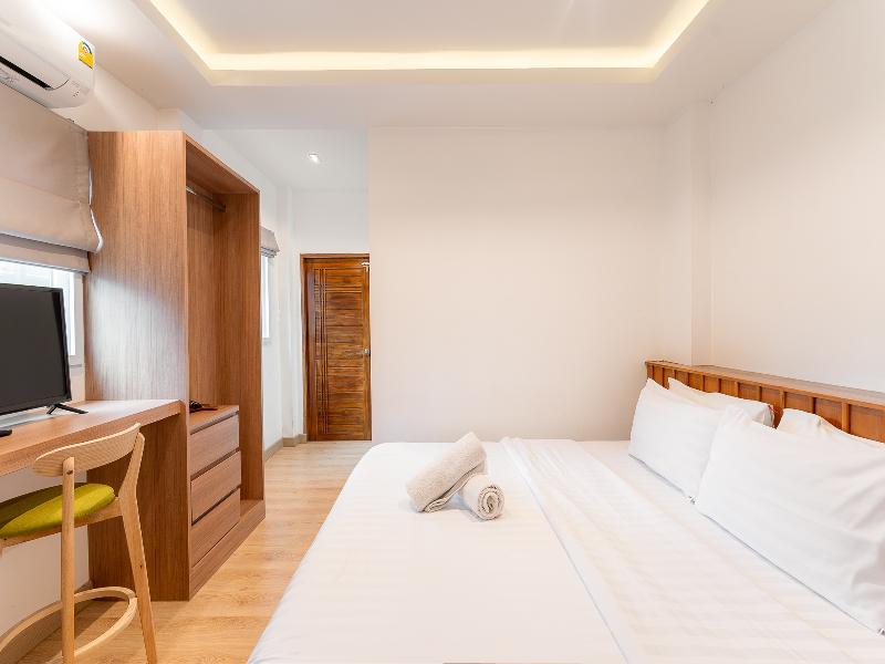 Ashi Poshtel By Zuzu image