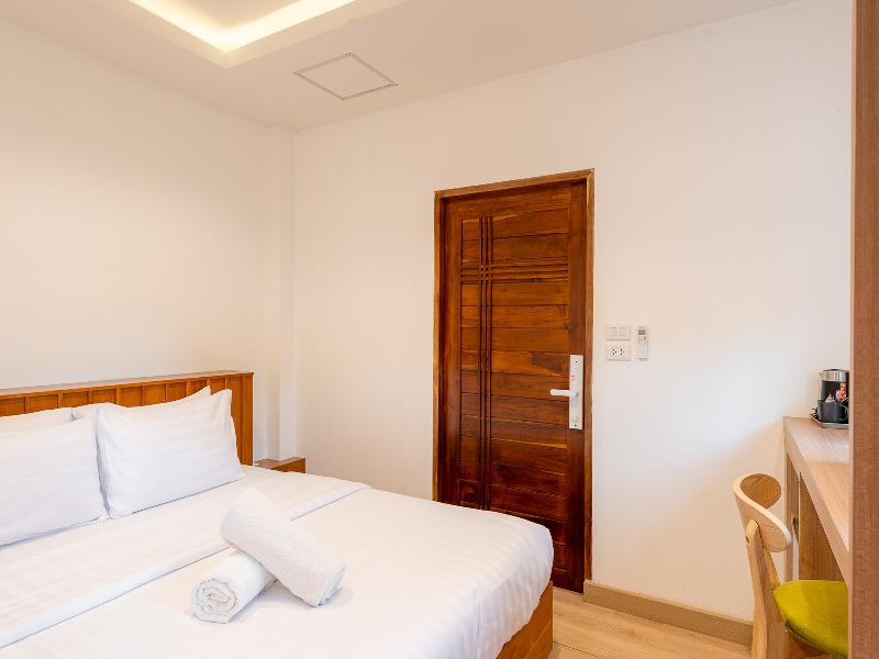 Ashi Poshtel By Zuzu image