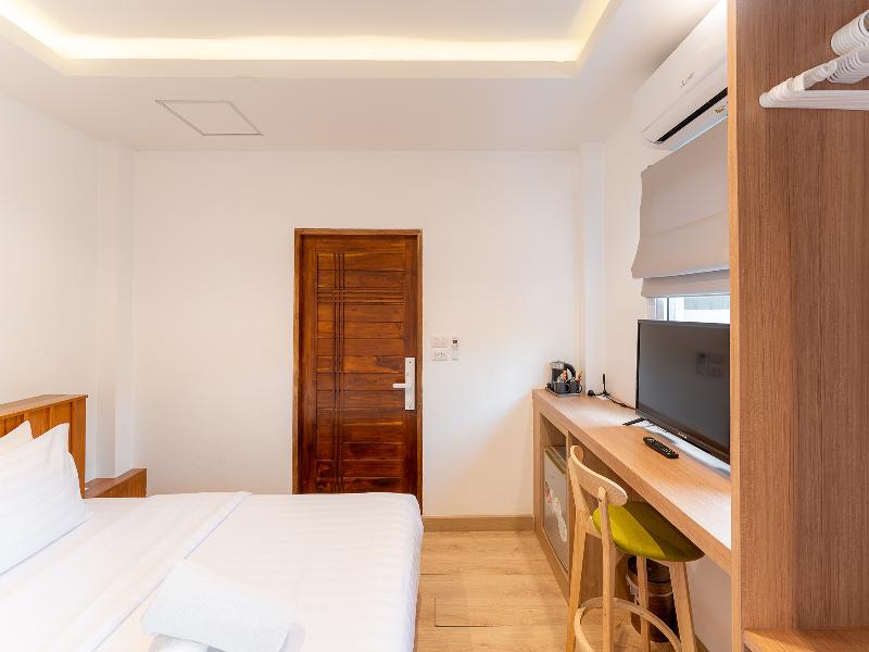 Ashi Poshtel By Zuzu image