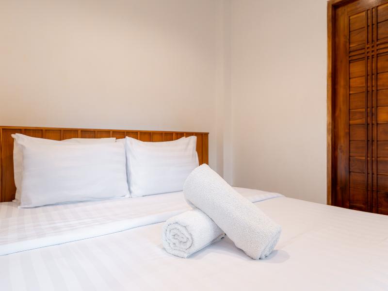 Ashi Poshtel By Zuzu image