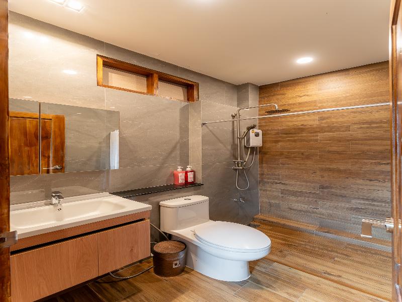 Ashi Poshtel By Zuzu image