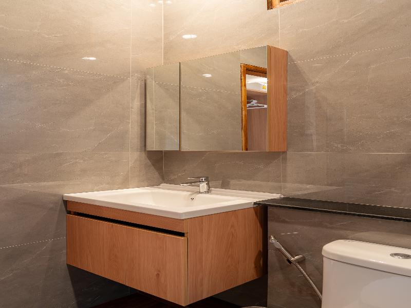 Ashi Poshtel By Zuzu image