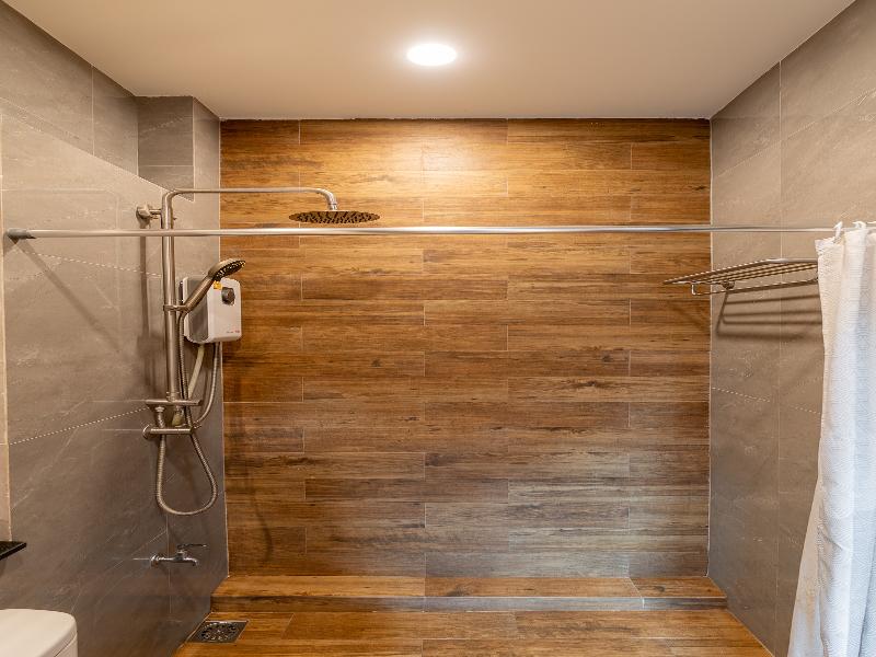 Ashi Poshtel By Zuzu image