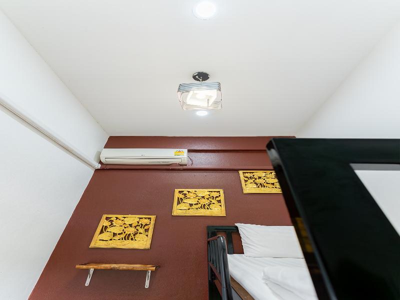 Ashi Poshtel By Zuzu image