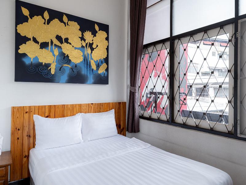 Ashi Poshtel By Zuzu image