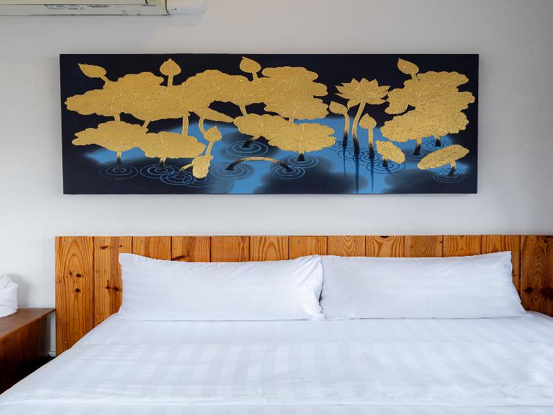 Ashi Poshtel By Zuzu image