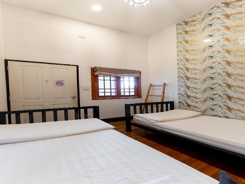 Ashi Poshtel By Zuzu image