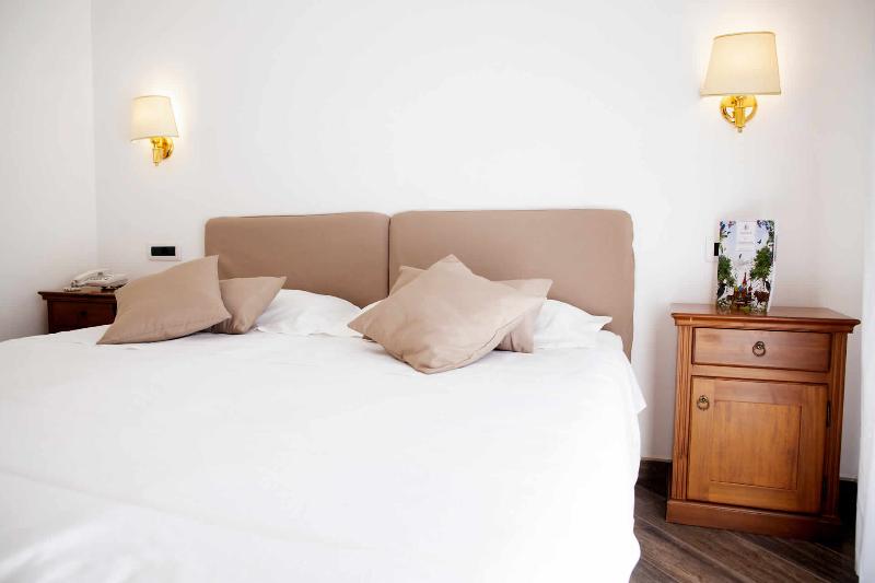 Villa Donna Carmela image