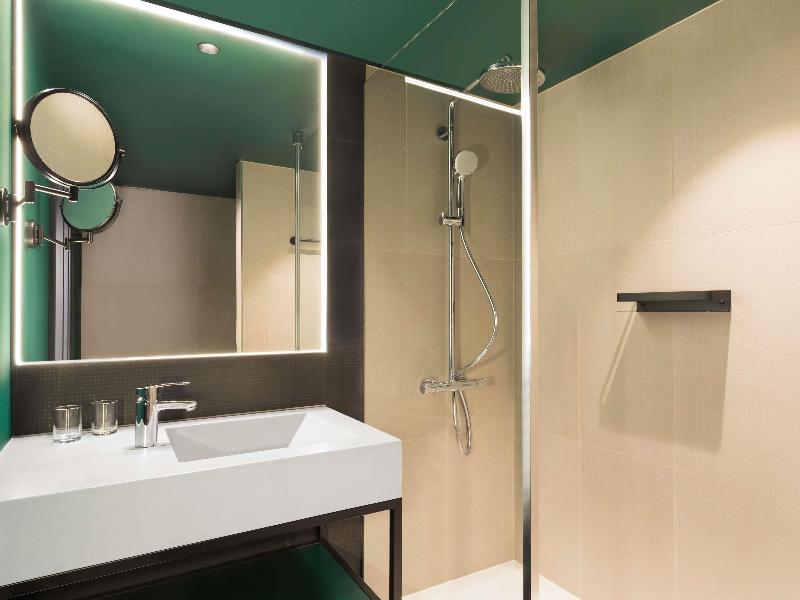 Novotel London Paddington image