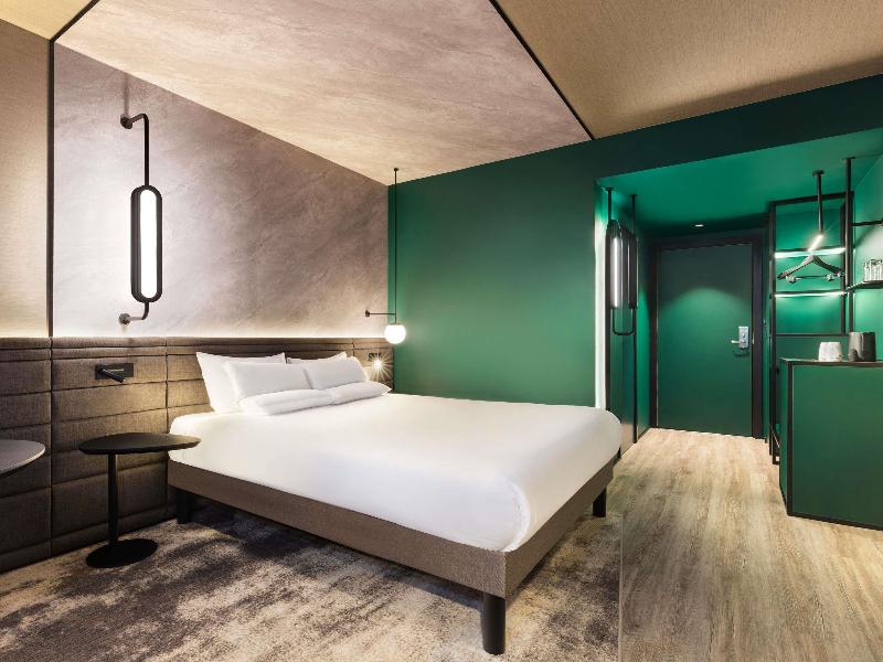 Novotel London Paddington image