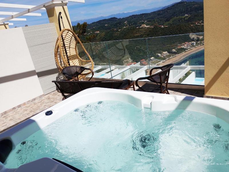 Zeus Throne Suites image