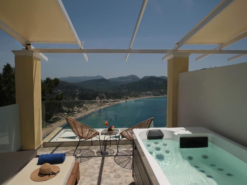 Zeus Throne Suites image