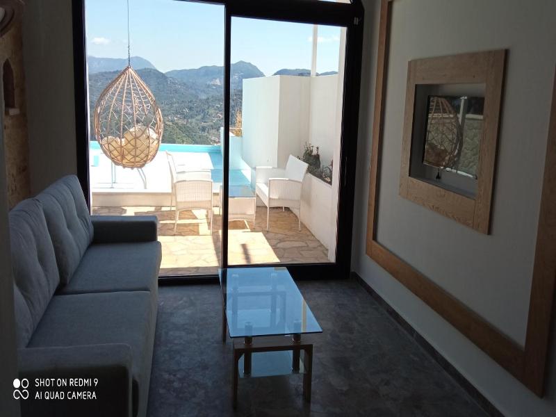 Zeus Throne Suites image