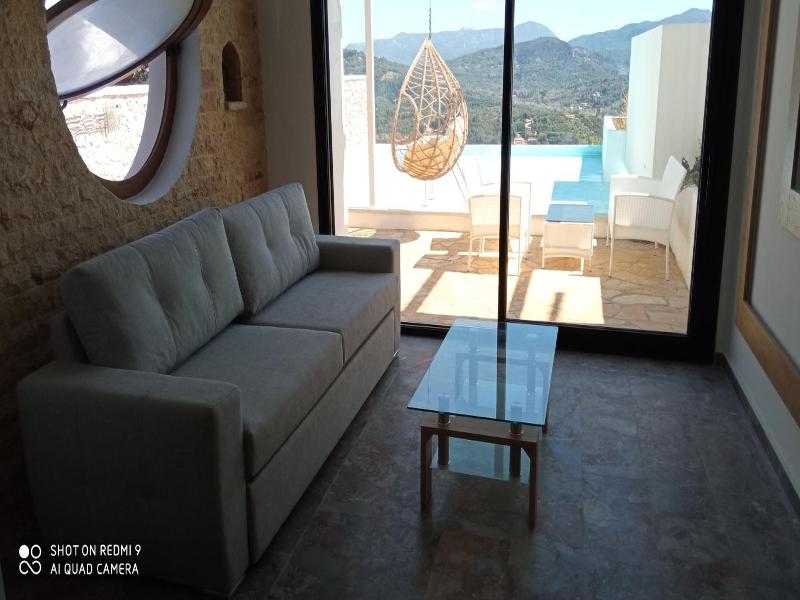 Zeus Throne Suites image