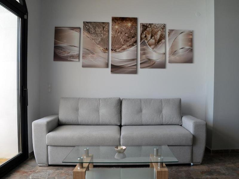 Zeus Throne Suites image