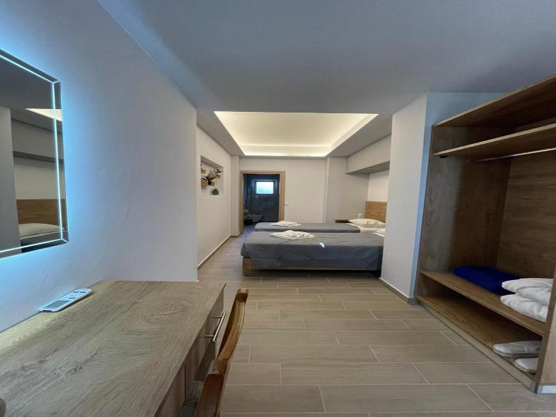 Zeus Throne Suites image