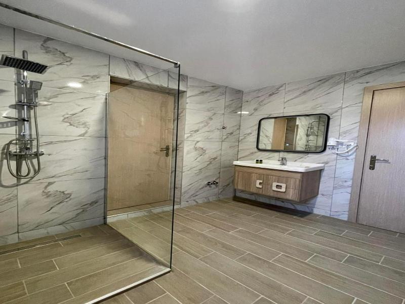 Zeus Throne Suites image