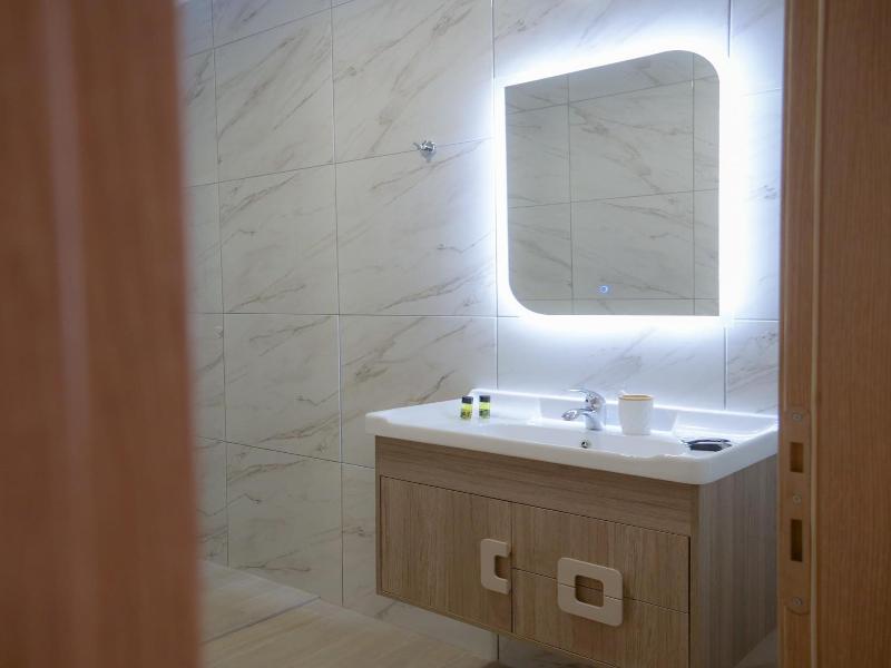 Zeus Throne Suites image