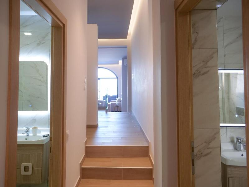 Zeus Throne Suites image
