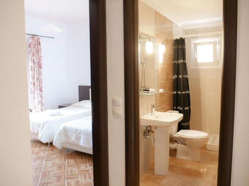 Zeus Throne Suites image