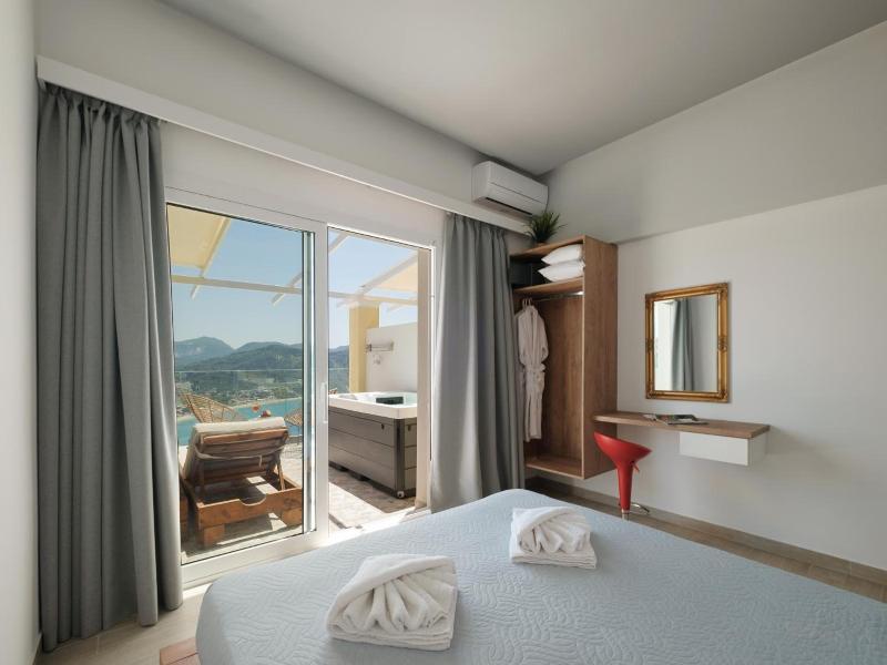 Zeus Throne Suites image