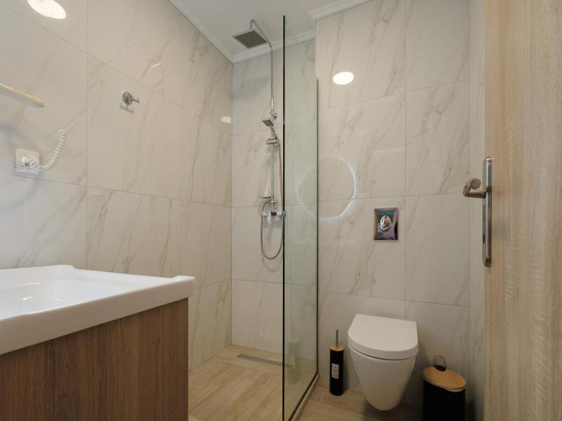 Zeus Throne Suites image