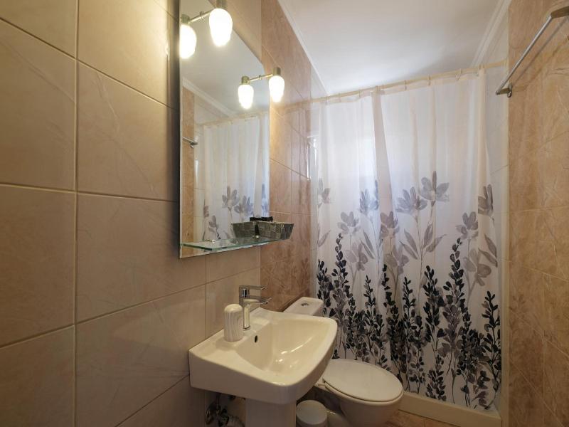 Zeus Throne Suites image
