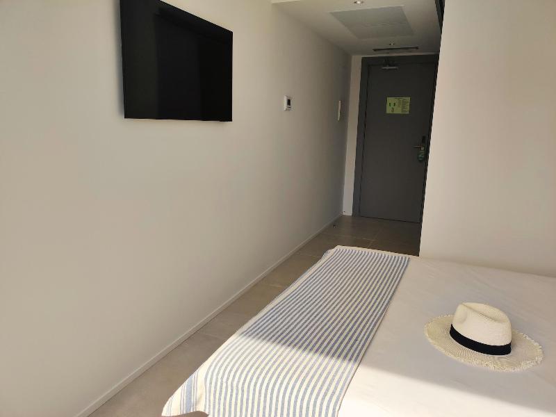MYO Barcelona Hotel & Apartments image