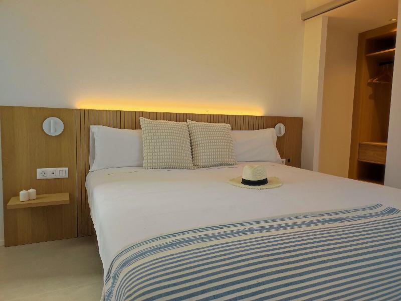 MYO Barcelona Hotel & Apartments image