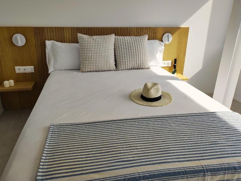 MYO Barcelona Hotel & Apartments image