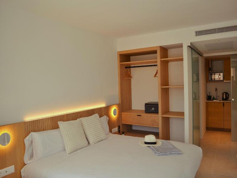 MYO Barcelona Hotel & Apartments image