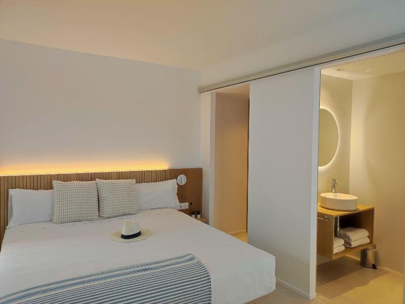 MYO Barcelona Hotel & Apartments image
