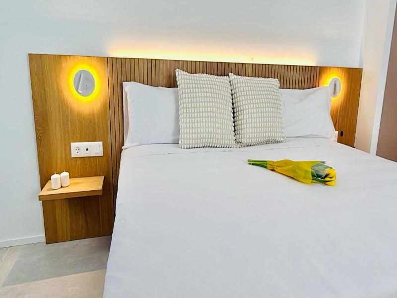 MYO Barcelona Hotel & Apartments image