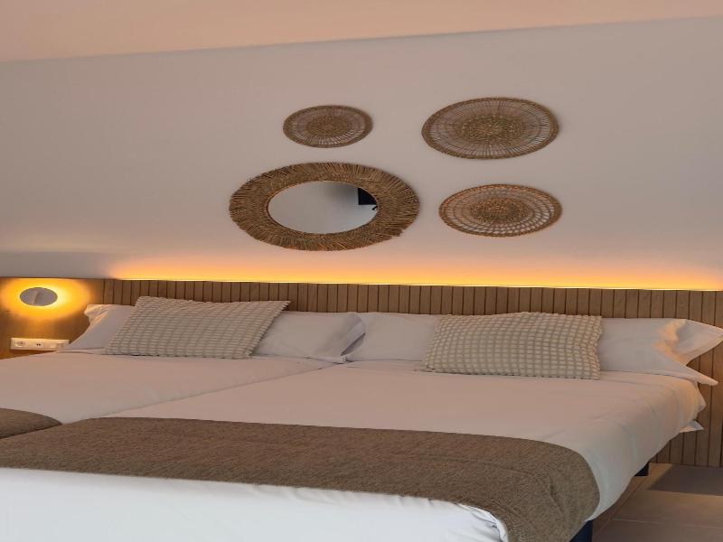 MYO Barcelona Hotel & Apartments image