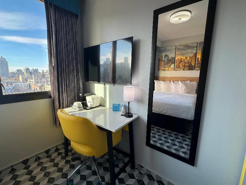 Days Inn by Wyndham New York Chinatown image
