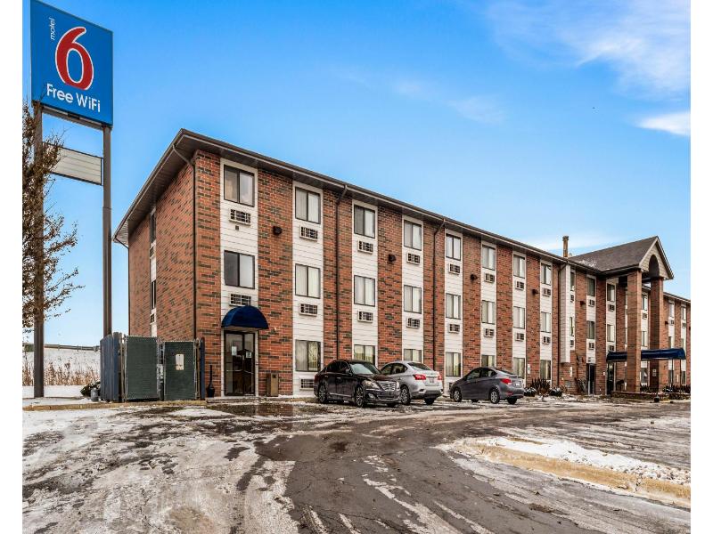 Motel 6 Elk Grove Village, Il image