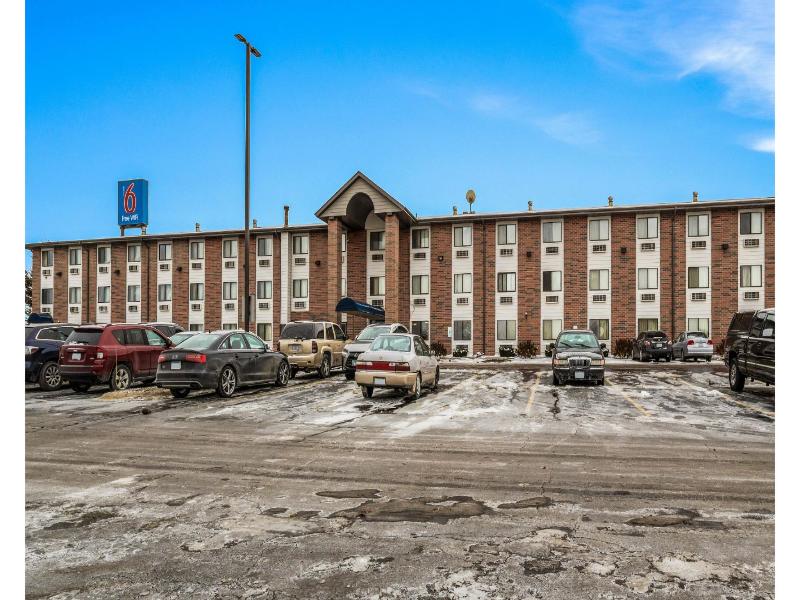 Motel 6 Elk Grove Village, Il image