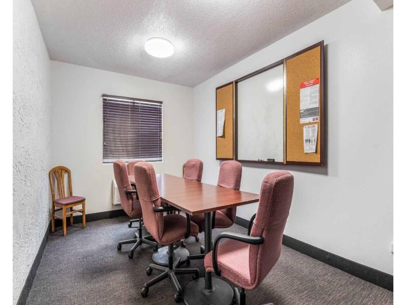 Motel 6 Elk Grove Village, Il image