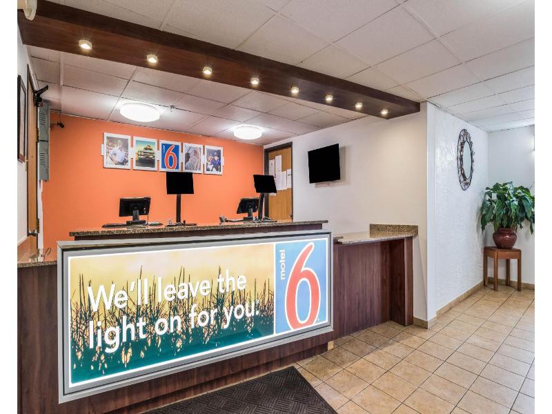 Motel 6 Elk Grove Village, Il image