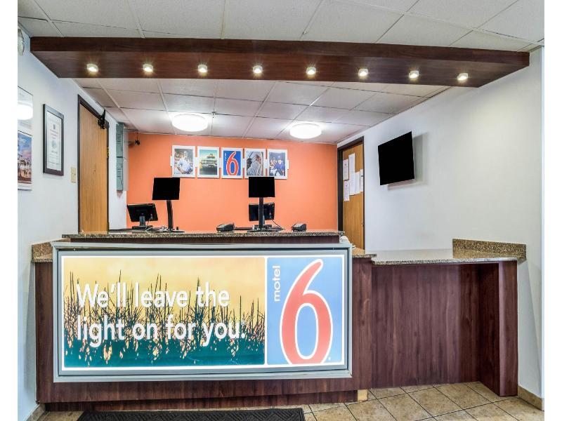 Motel 6 Elk Grove Village, Il image