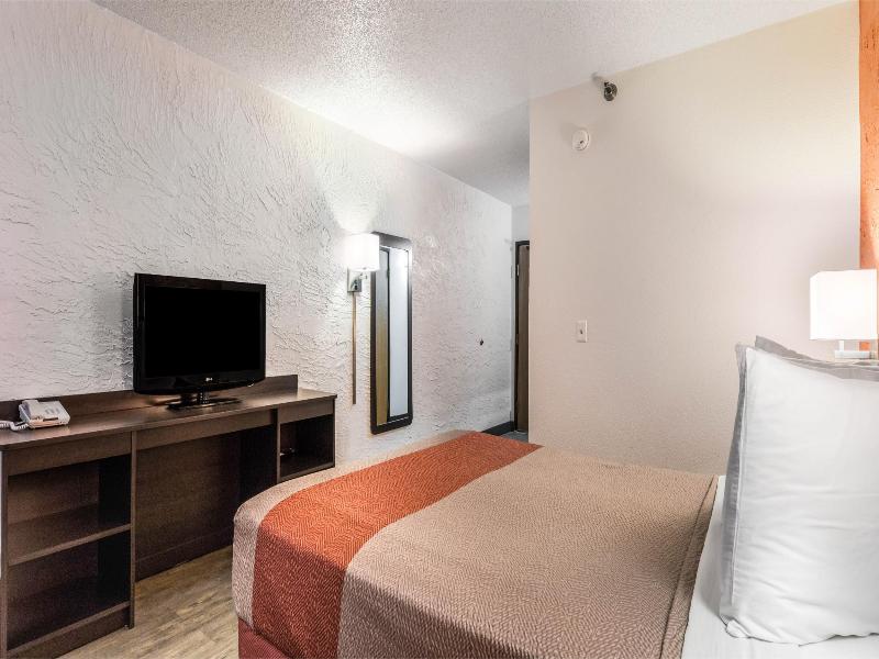 Motel 6 Elk Grove Village, Il image
