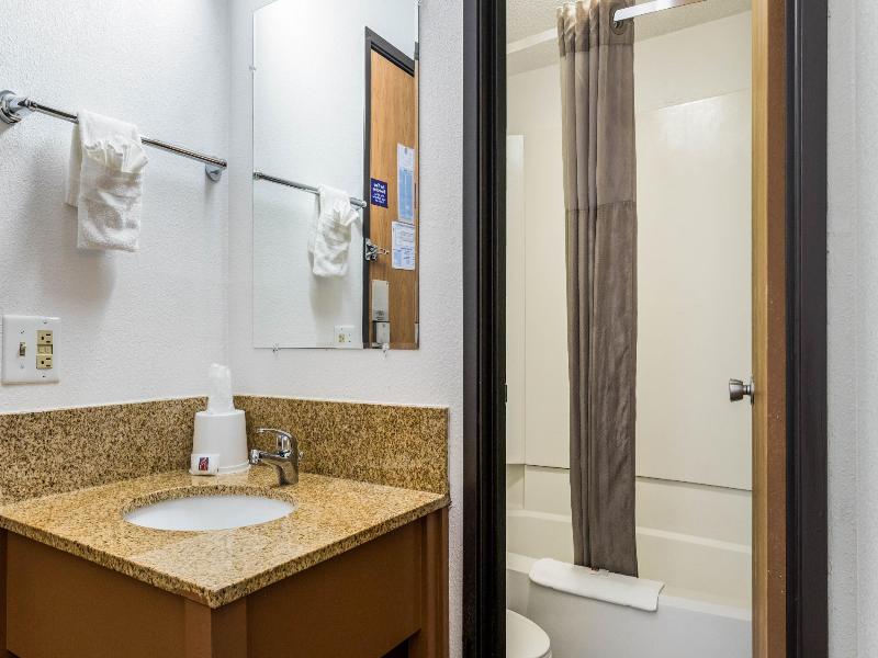 Motel 6 Elk Grove Village, Il image